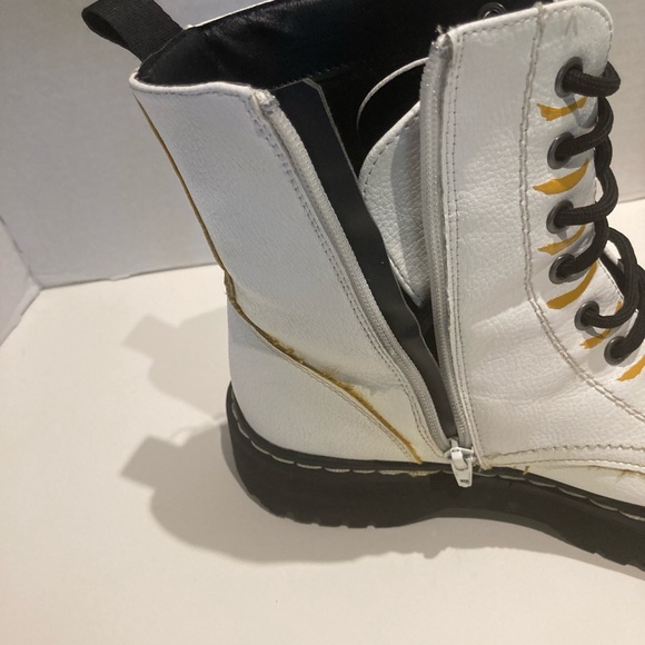 Custom Union Bay Zip Up Boots 7.5M excellent condition. Gold color accents. - Picture 7 of 9